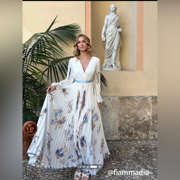 NWT Fehaute White Pleated Chiffon V Neck Long Sleeve A-Line Maxi Dress Sz 10 - Picture 3 of 13